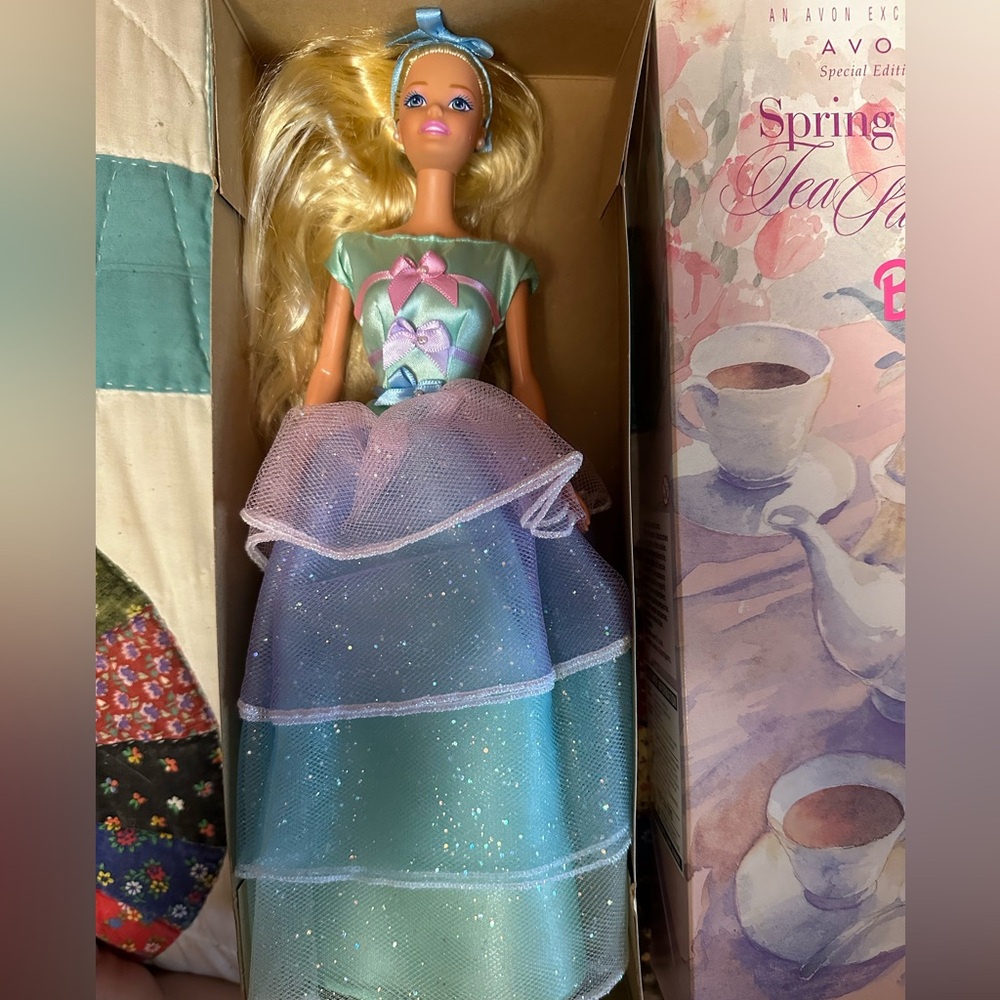 Vintage 1997 AVON SPRING TEA BARBIE MATTEL